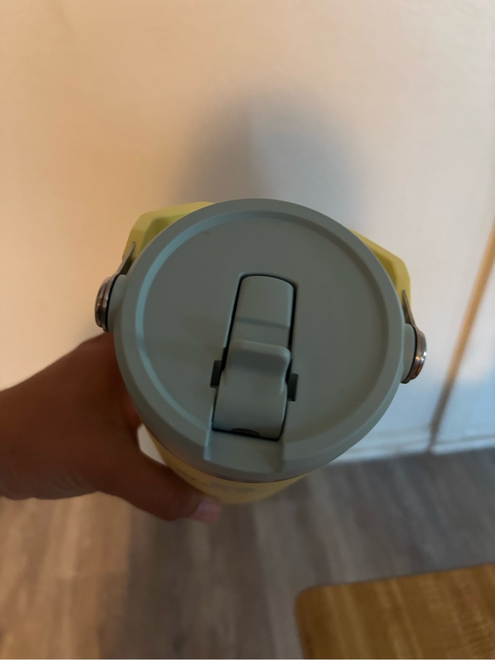 Stanley pale yellow tumbler with light blue gray lid - Picture 3 of 6